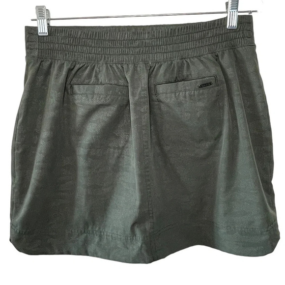 Orvis Skort Quick Dry Green Camo Size Medium Travel Pockets Outdoor Active - Picture 3 of 9
